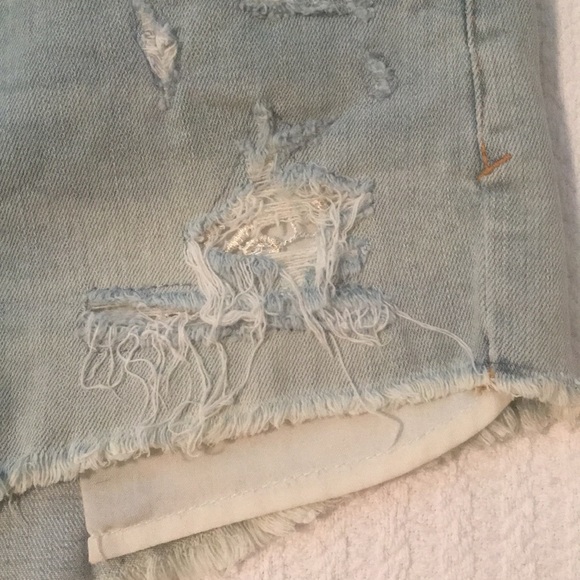 American Eagle Hi-Rise Distressed Shortie - Picture 3 of 6